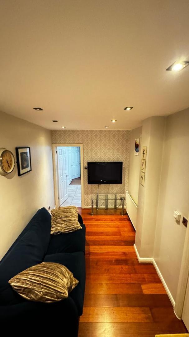 Eastbury Road Home Watford  Ngoại thất bức ảnh